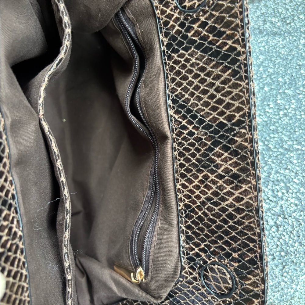 Chic Snakeskin Patterned Handbag